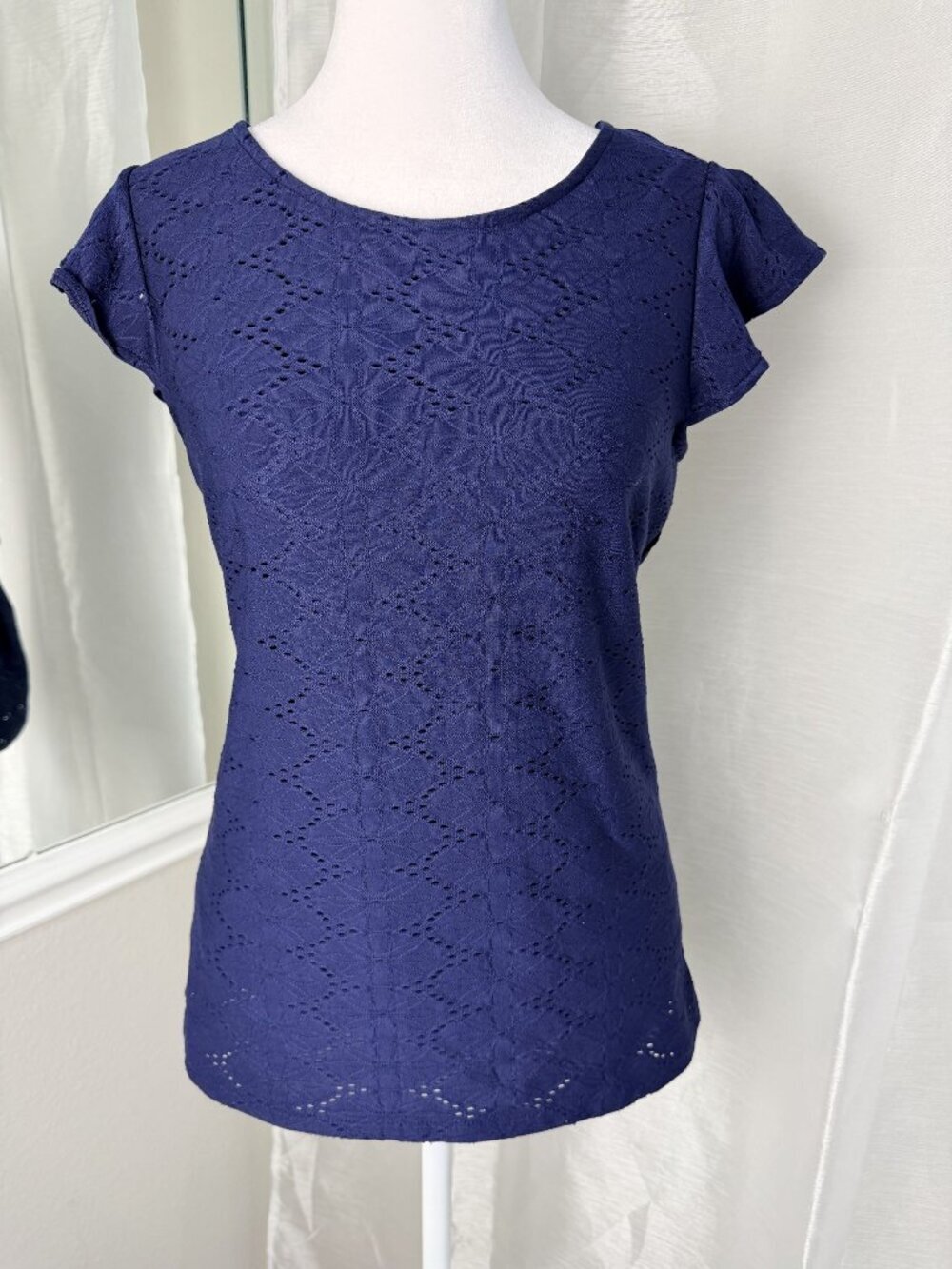 Adrianna Papell Women XS Navy Eyelet Blouse Lined Flutter Sleeve Stretch Top